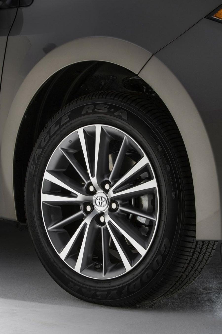  Toyota Corolla 2014 года  (фото 17 из 212)
